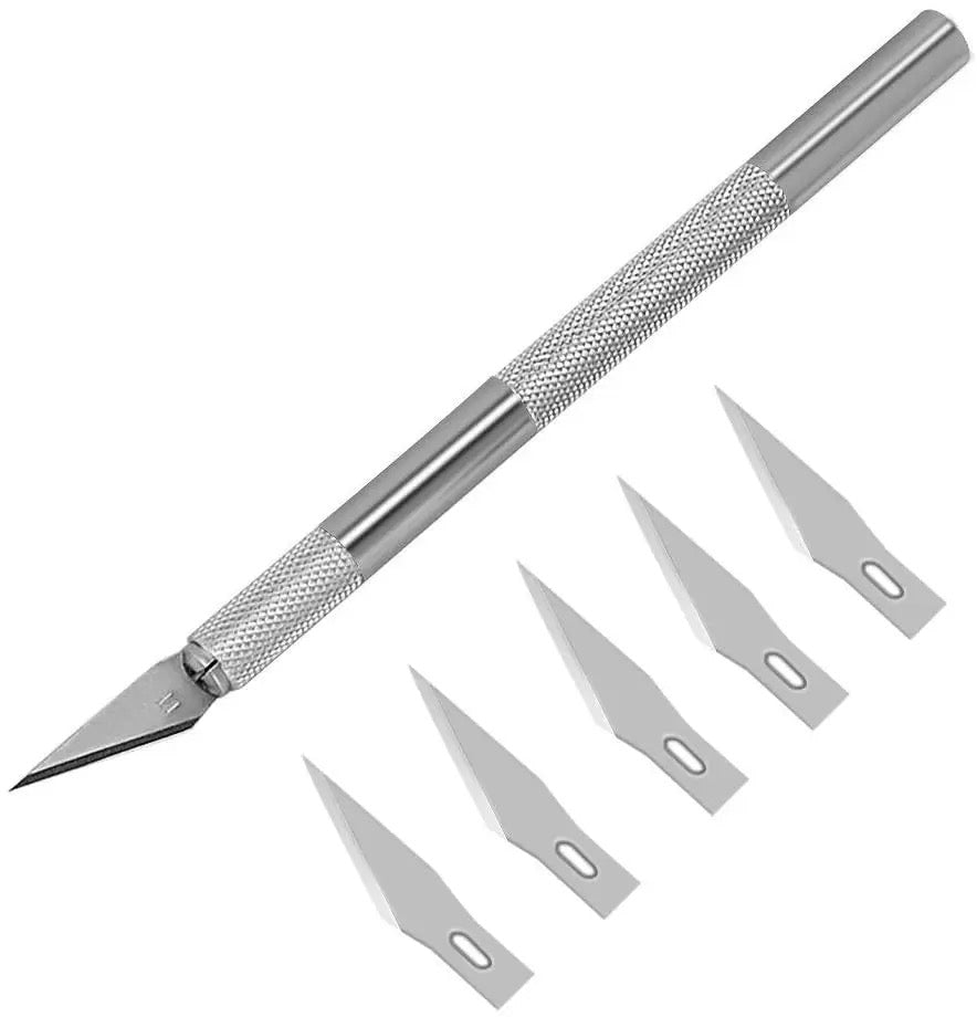 Precision knife with 5 extra blades